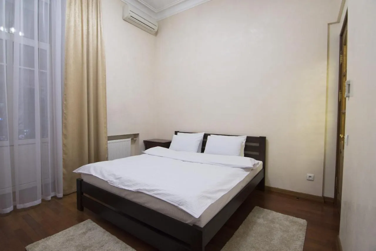 Крещатик 15, Пассаж, 4 Комнаты, Вип. 0*, Kiev