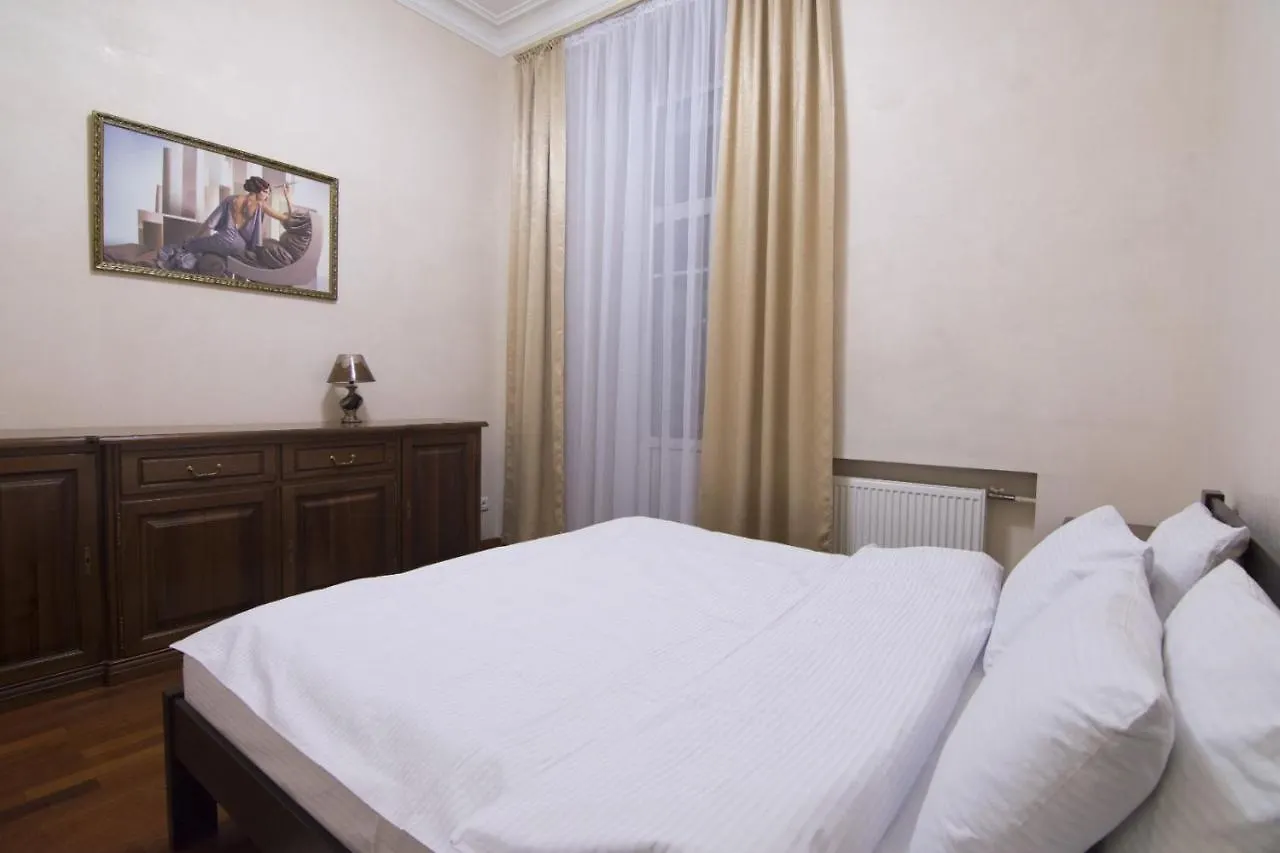 Крещатик 15, Пассаж, 4 Комнаты, Вип. Ukraina
